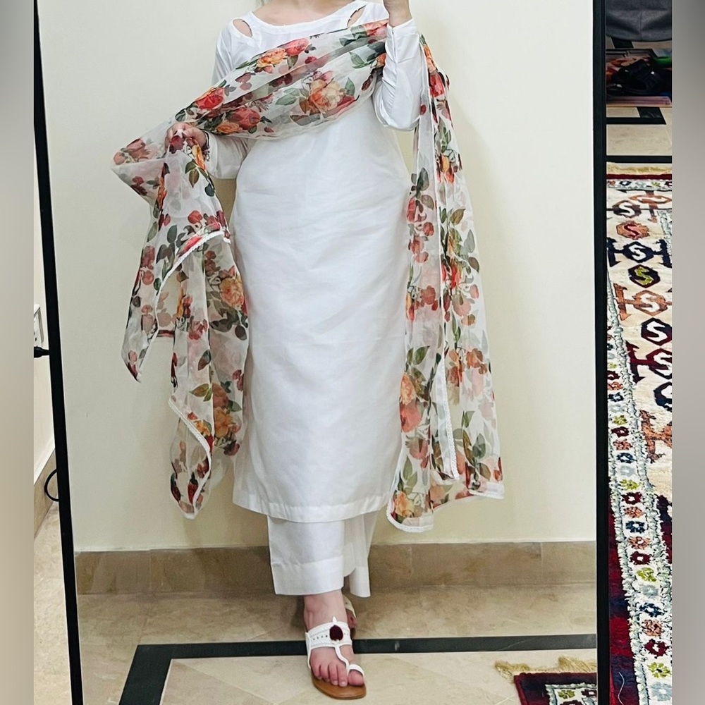 Beautiful plain white raw silk pakistani dress with organza dupata - Picture 1 of 1